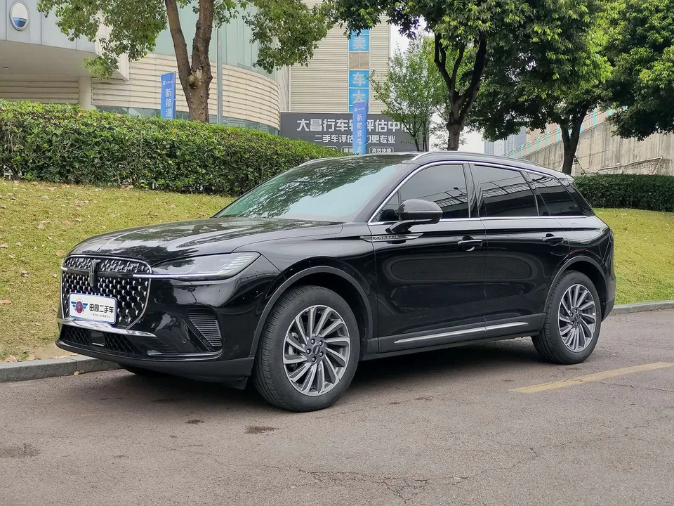 Lincoln Adventurer 2023