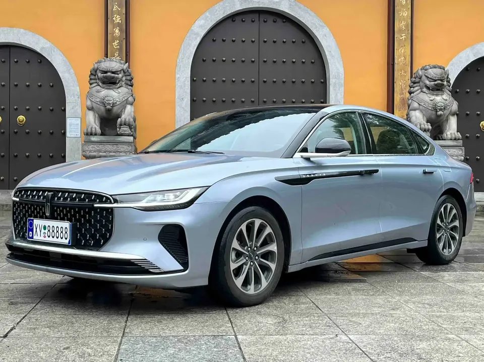 Lincoln Z 2025