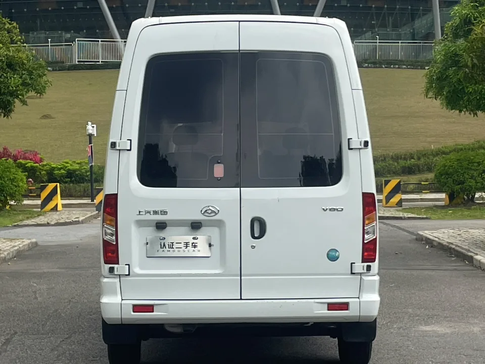 Datong Xintu V80 Value Edition 2.0T Manual Aoyuntong Long Axis High Top 127Ps 6-9 Seats 2024 — миниатюра 2