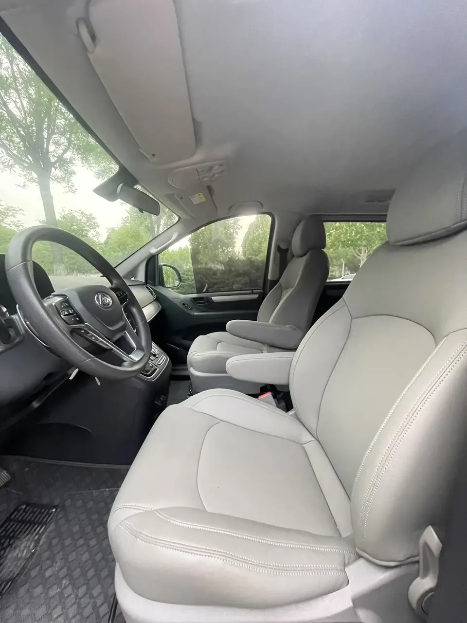 Datong Maxus G10 Maxus G10 2022 2.0T Gasoline Automatic Smart Edition 7 Seaters 2022 — миниатюра 2