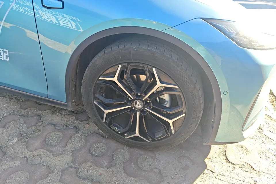 Deepal dark blue L07 230Max Extended Range Edition 2024 — миниатюра 3