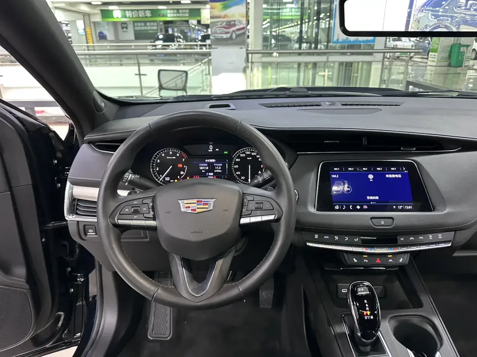 Cadillac XT4 Cadillac XT4 2022 28T two-wheel drive luxury model 2023 — миниатюра 5