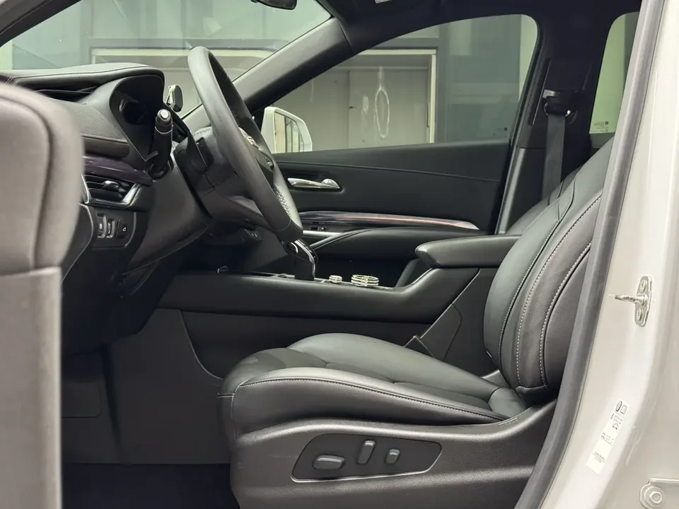 Cadillac XT4 Cadillac XT4 2022 28T two-wheel drive fashion model 2022 — миниатюра 5