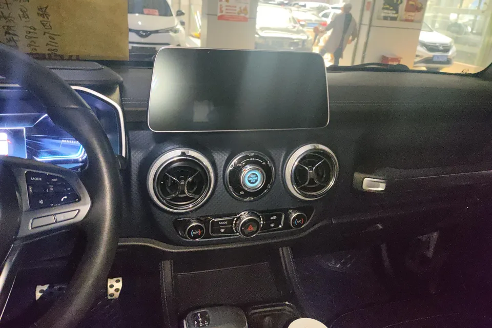 BAIC Beijing Off-road BJ40 2.0D Automatic 4WD Blade Hero Edition Knight Type (Front and Rear Electric Locks) 2023 — миниатюра 4