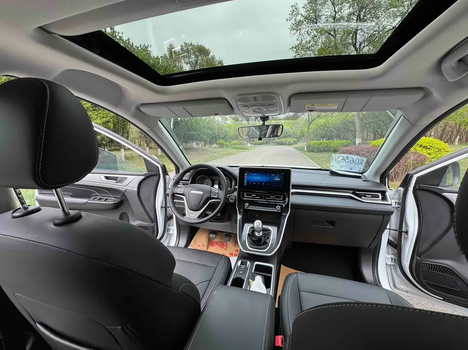 Haval M6 PLUS 1.5T manual luxury smart connected model 2023 — миниатюра 3