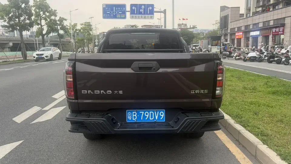 Jiangling Avenue Almighty 2.3T automatic diesel commercial version two-wheel drive standard axle comfort model 2023 — миниатюра 2