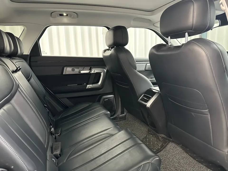 Chery Explore 06 urban version 1.6T two-wheel drive luxury model 2023 — миниатюра 3
