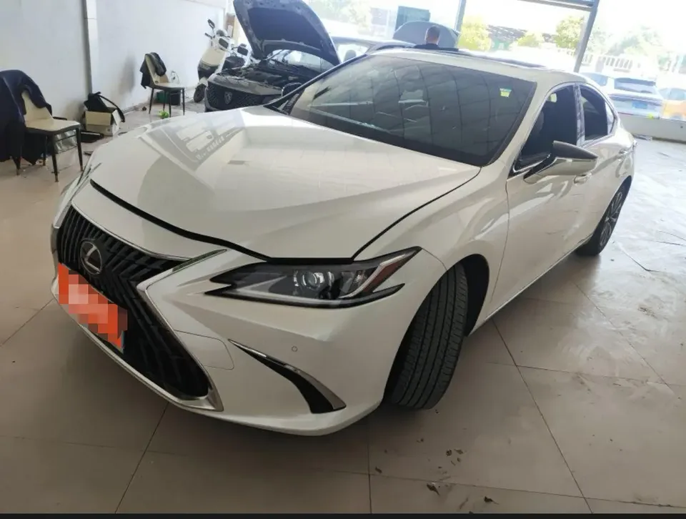 Lexus ES 2022