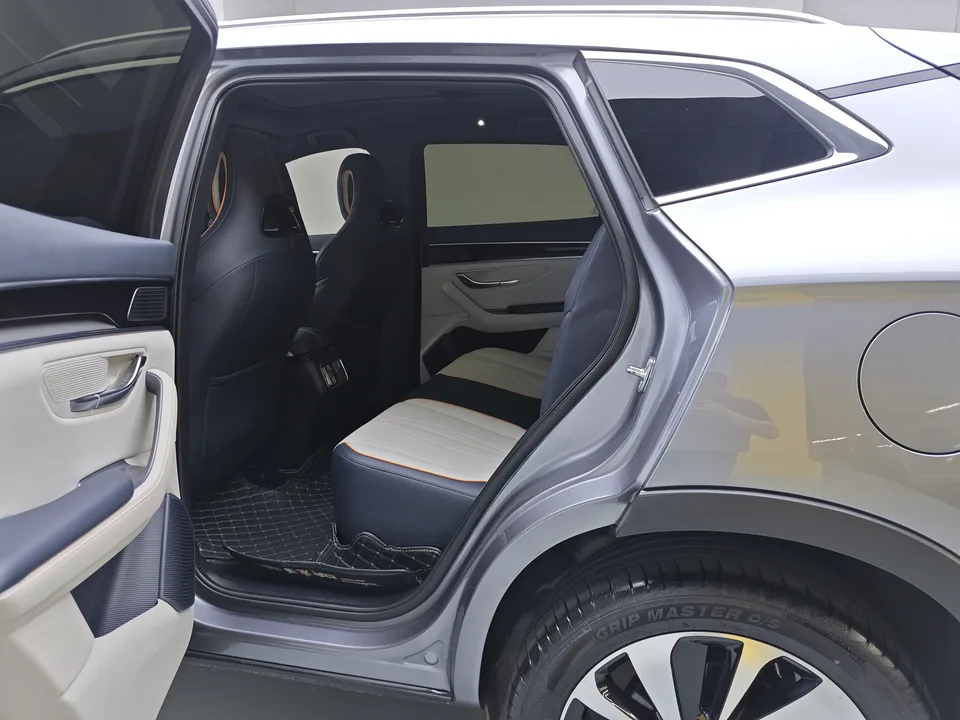 BYD Song PLUS DM DM-i Champion Edition 110KM Flagship Model 2024 — миниатюра 4