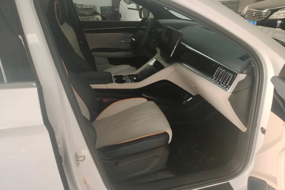 BYD Song PLUS DM DM-i Champion Edition 110KM Flagship Model 2024 — миниатюра 2