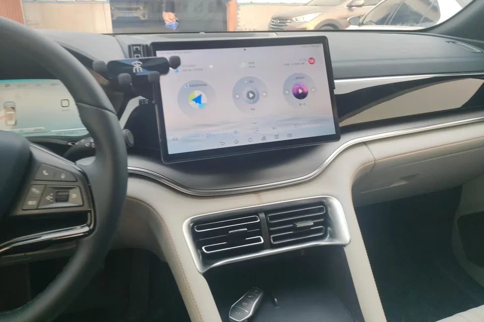 BYD Song PLUS DM DM-i Champion Edition 110KM Flagship Model 2024 — миниатюра 3