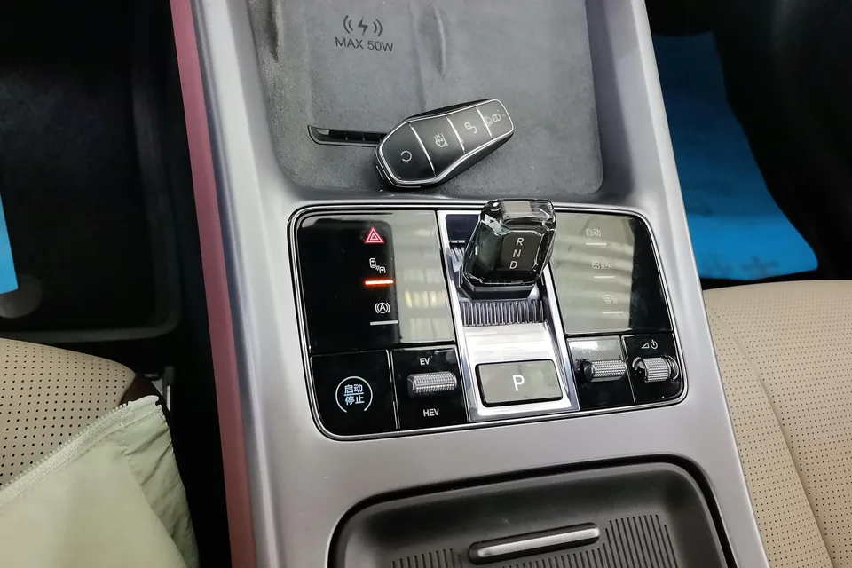 BYD Seal 07DM Intelligent Driving Edition DM-i 125KM Luxury Model 2024 — миниатюра 4