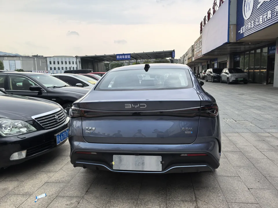 BYD Seal 06DM Intelligent Driving Edition DM-i 120KM Premium Edition 2025 — миниатюра 2