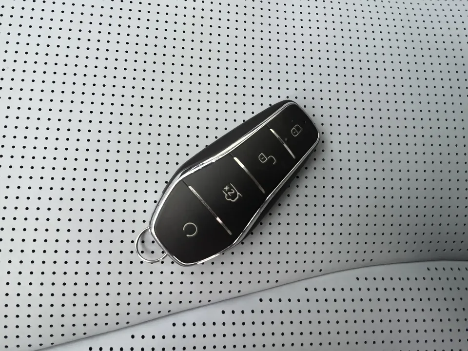 BYD Seal DM Honor Edition DM-i 1.5L 121KM Luxury Model 2024 — миниатюра 3