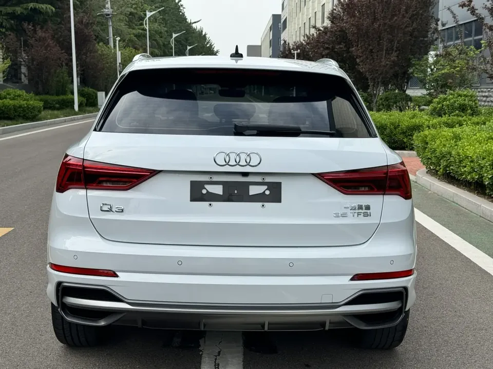 Audi Q3 Audi Q3 2023 35 TFSI Fashionable and Dynamic 2023 — миниатюра 2