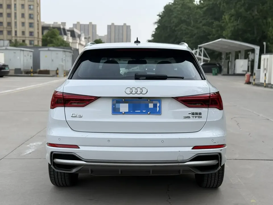 Audi Q3 Audi Q3 2023 35 TFSI aggressive and dynamic model 2023 — миниатюра 2