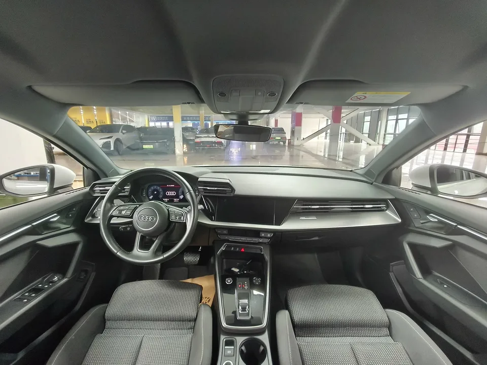 Audi A3 A3L Limousine 35 TFSI aggressive and sporty 2022 — миниатюра 3