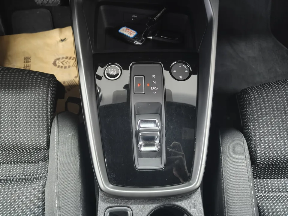 Audi A3 A3L Limousine 35 TFSI aggressive and sporty 2022 — миниатюра 4