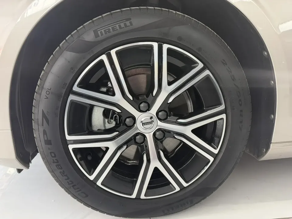 Volvo S60 Volvo S60 2023 B4 Zhiyi Luxury Edition 2023 — миниатюра 3