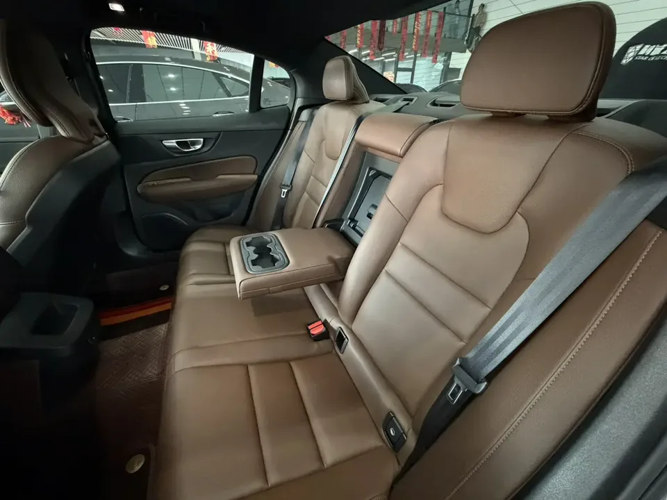 Volvo S60 Volvo S60 2023 B4 Zhiyi Luxury Edition 2023 — миниатюра 5
