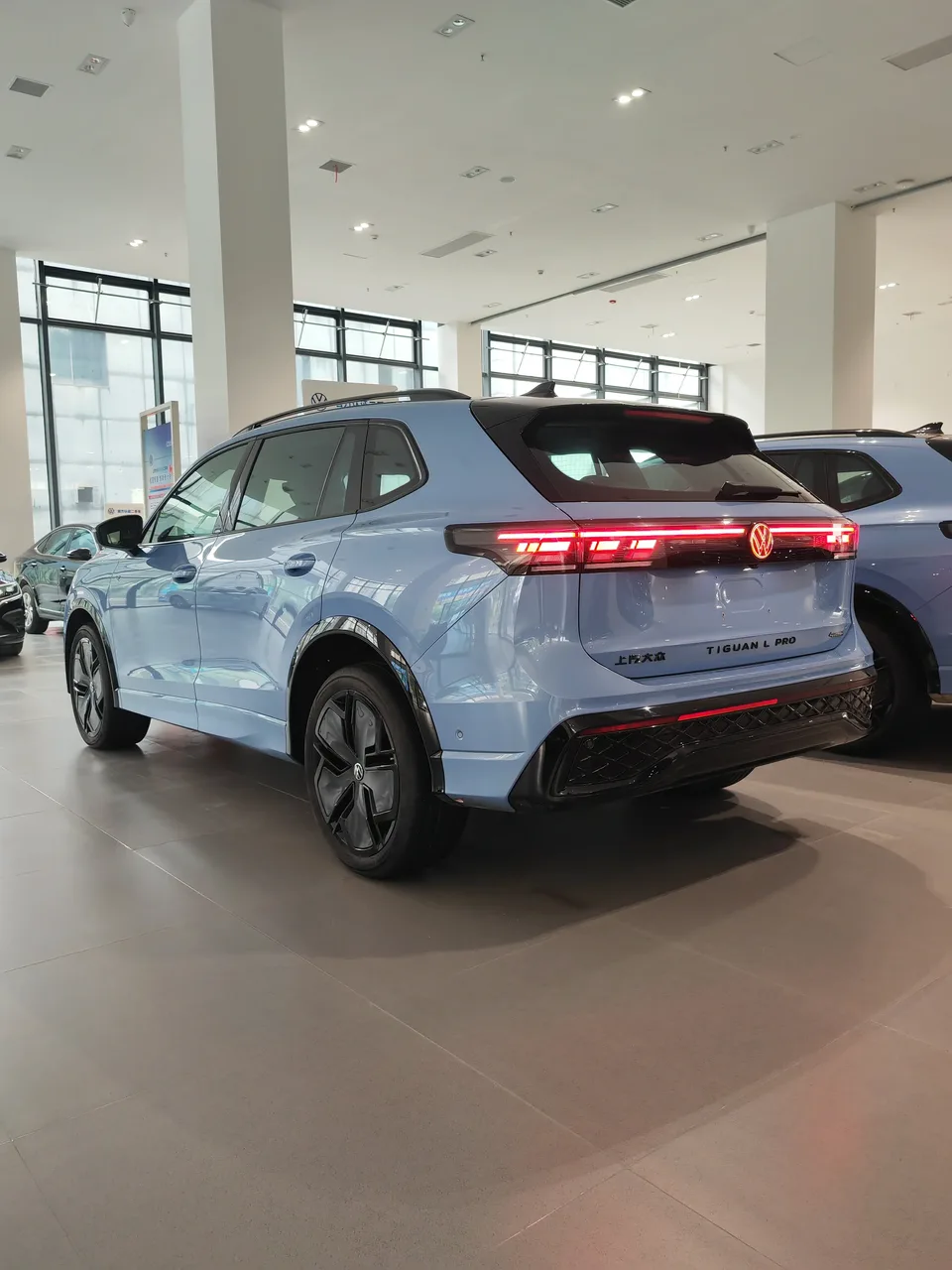 Volkswagen Tiguan L Tiguan L 2024 Pro 380TSI 4WD R-Line Smart Edition 2024 — thumbnail 2