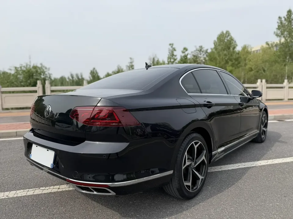 Volkswagen Magotan Magotan 2023 2 million commemorative edition 330TSI DSG leading model 2022 — миниатюра 2