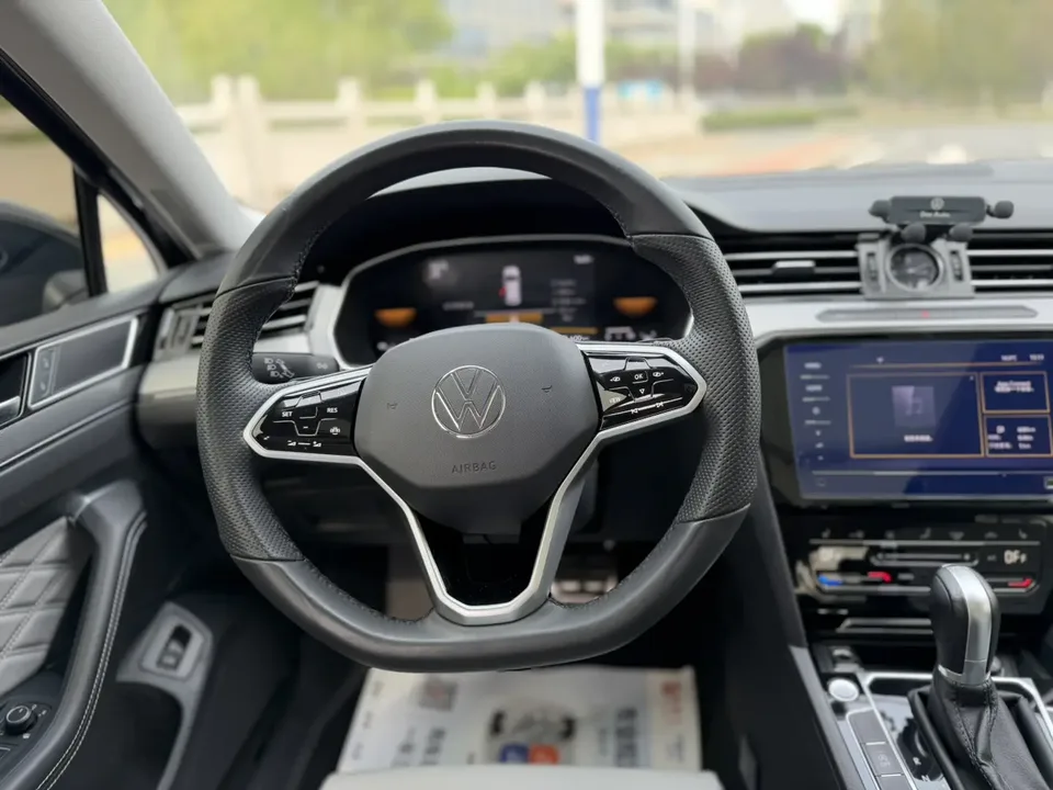 Volkswagen Magotan Magotan 2023 2 million commemorative edition 330TSI DSG leading model 2022 — миниатюра 3