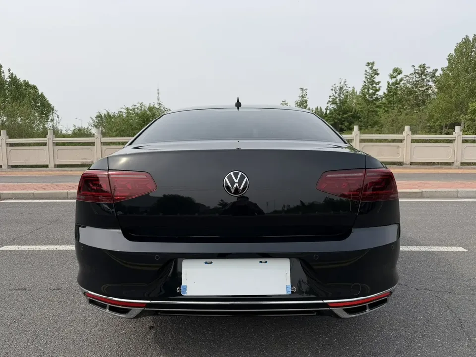 Volkswagen Magotan Magotan 2023 2 million commemorative edition 330TSI DSG leading model 2022 — миниатюра 5