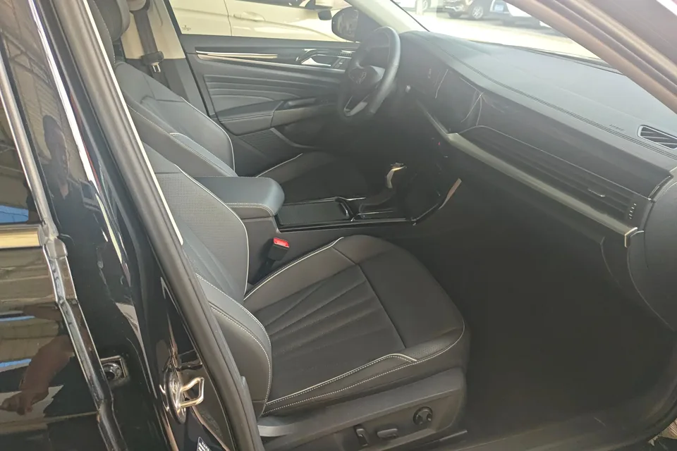 Volkswagen Passat Outstanding Model 380TSI Longteng Edition 2024 — миниатюра 5