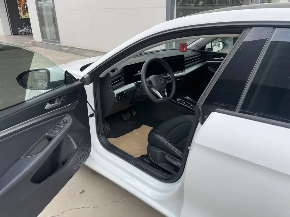 Volkswagen Lamando Lingdu 2024 Lingdu L 200TSI DSG Hot Edition 2024 — миниатюра 3
