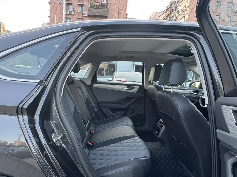 Volkswagen Sagitar 2023 Sagitar 300TSI DSG Excellence Edition 2023 — миниатюра 4