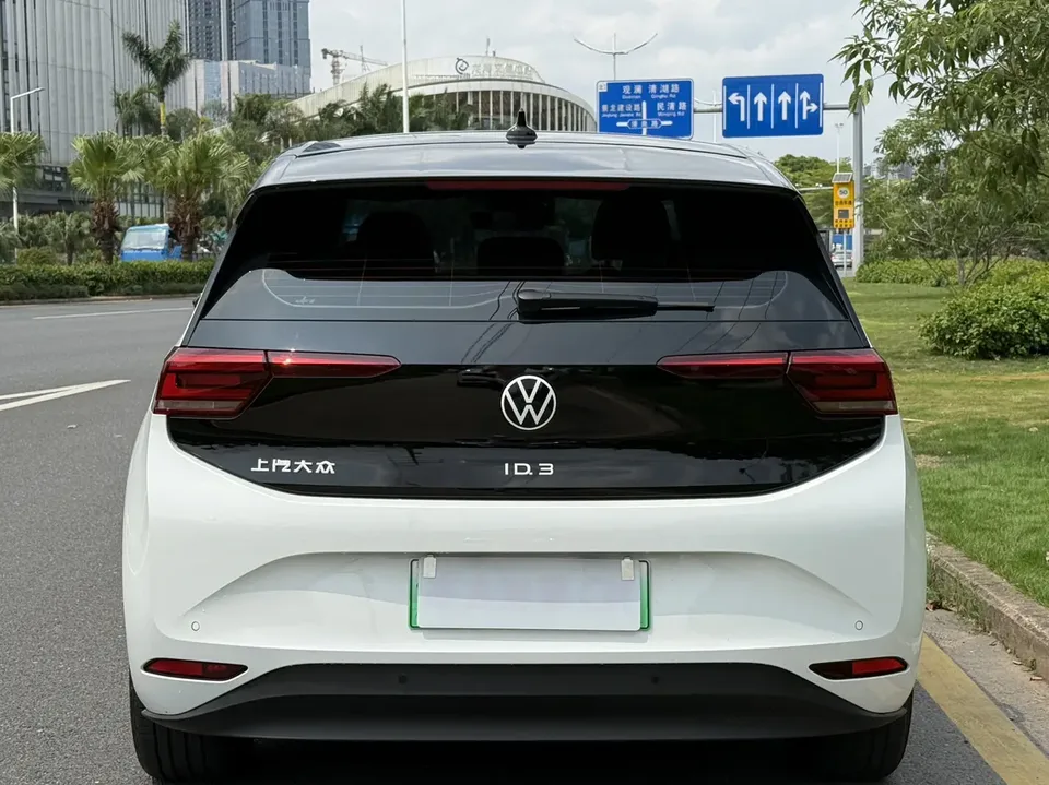 Volkswagen ID.3 Pure Smart Edition 2024 — миниатюра 2