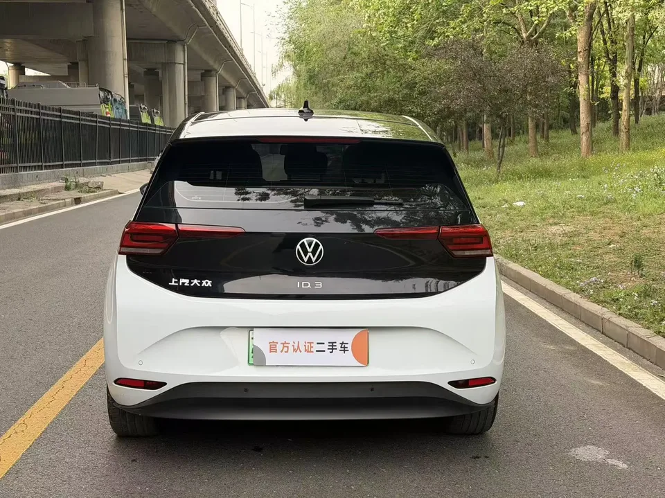 Volkswagen ID.3 Extremely Intelligent Edition 2022 — миниатюра 2