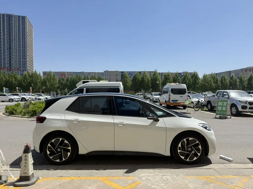 Volkswagen ID.3 Volkswagen ID.3 2024 Outstanding Edition 2024 — thumbnail 2