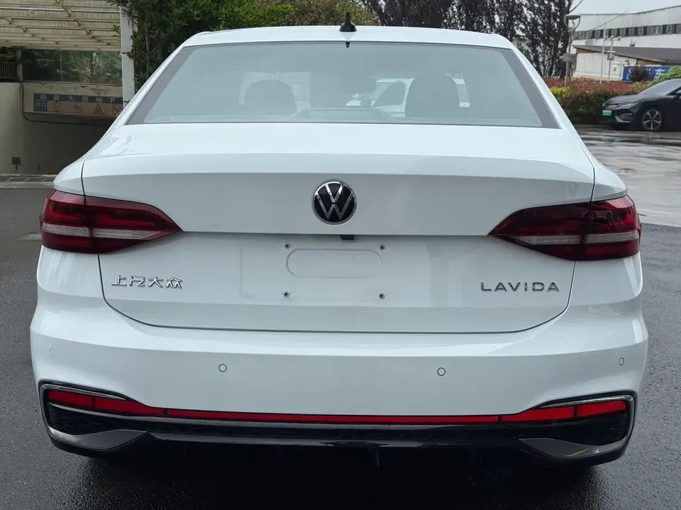 Volkswagen Lavida facelift 1.5L automatic 5 million version 2024 — миниатюра 2