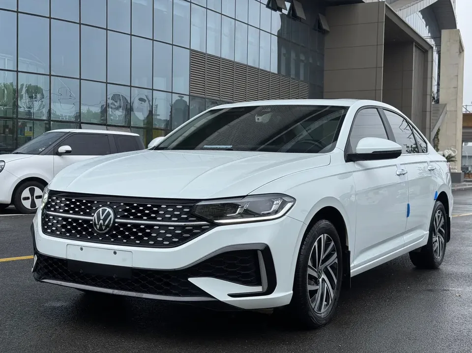 Volkswagen Lavida facelift 1.5L automatic 5 million version 2024 — фото 1, купить с доставкой в Москву
