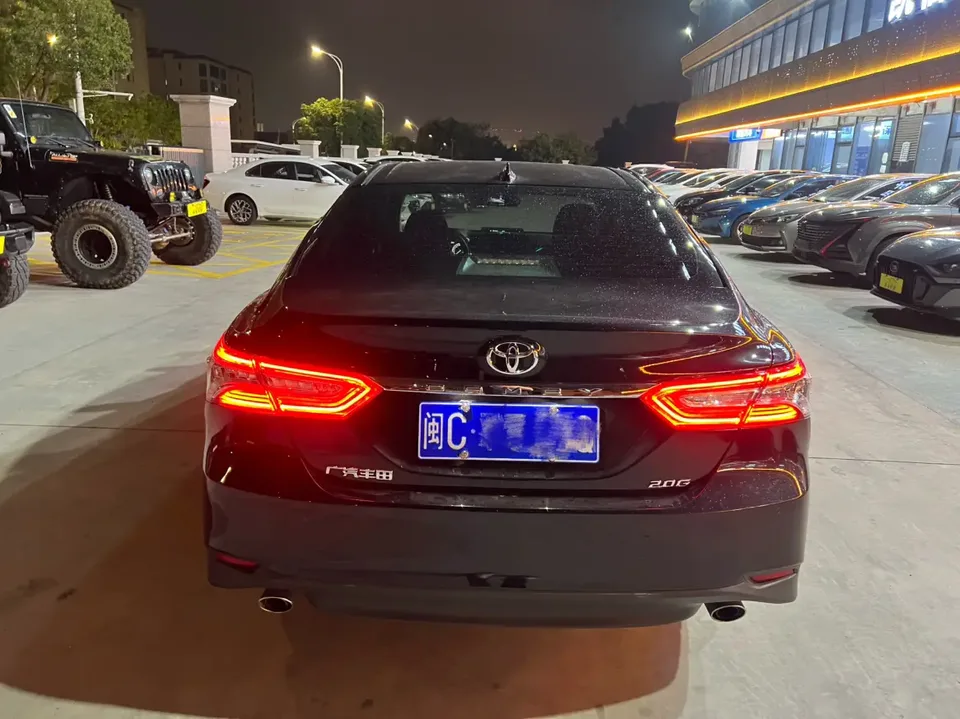 Toyota Camry 2.0G Deluxe Edition 2022 — миниатюра 2