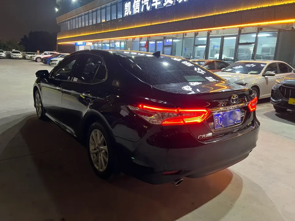 Toyota Camry 2.0G Deluxe Edition 2022 — миниатюра 4