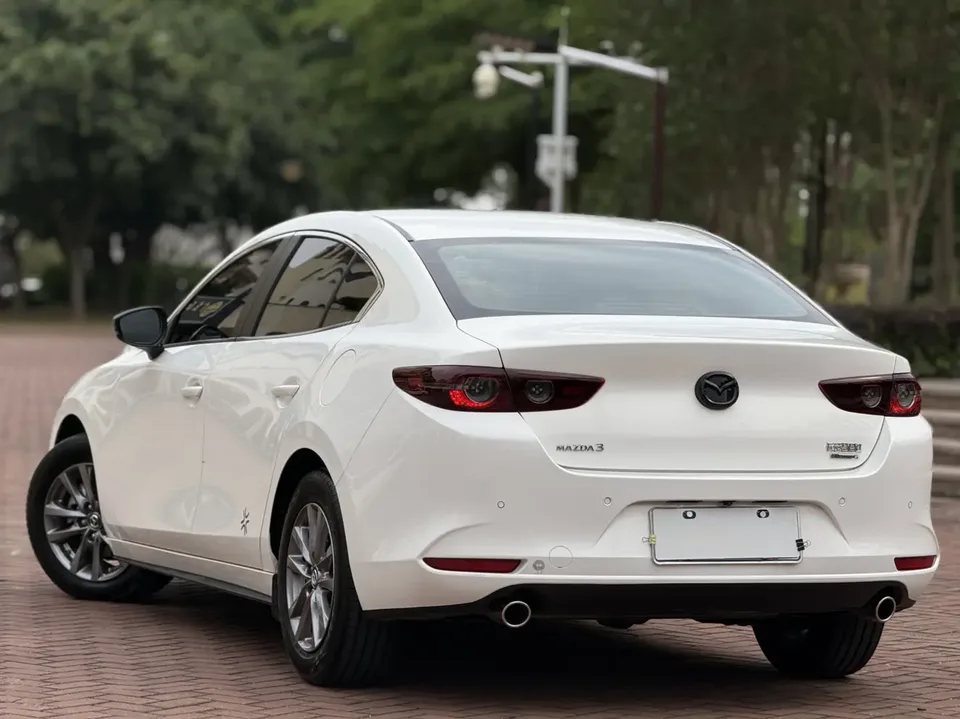 Mazda Axela 2.0L Automatic Quality Edition 2023 — миниатюра 2