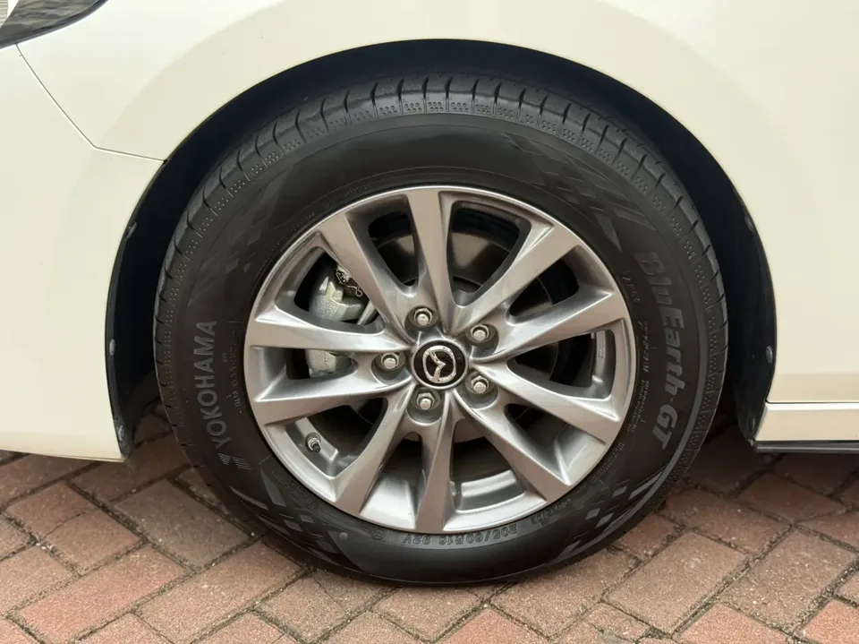 Mazda Axela 2.0L Automatic Quality Edition 2023 — миниатюра 3