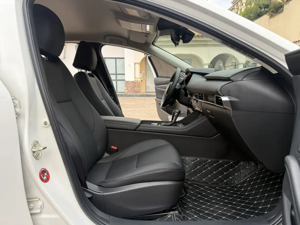 Mazda Axela 2.0L Automatic Quality Edition 2023 — миниатюра 5