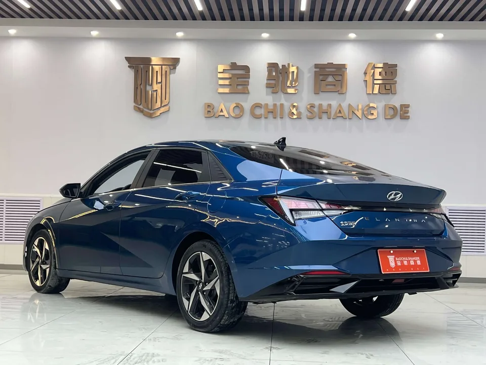 Hyundai Elantra Elantra 2021 1.5L CVT LUX Premium Edition 2022 — миниатюра 2
