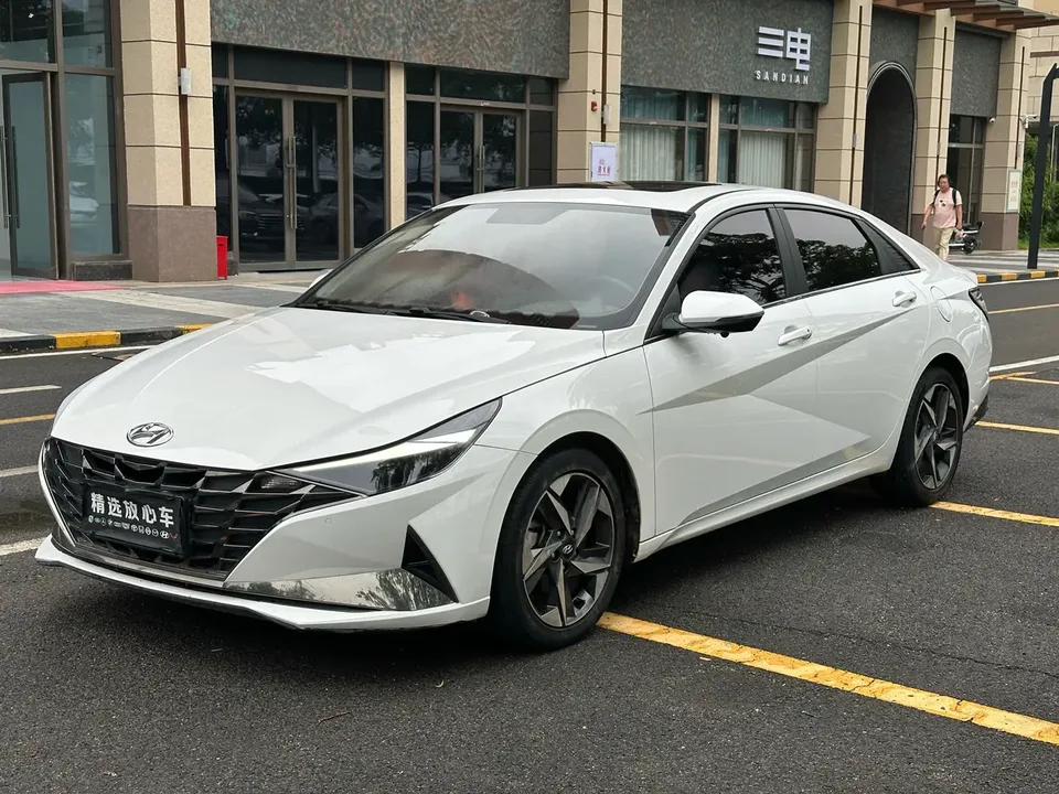 Hyundai Elantra 2023