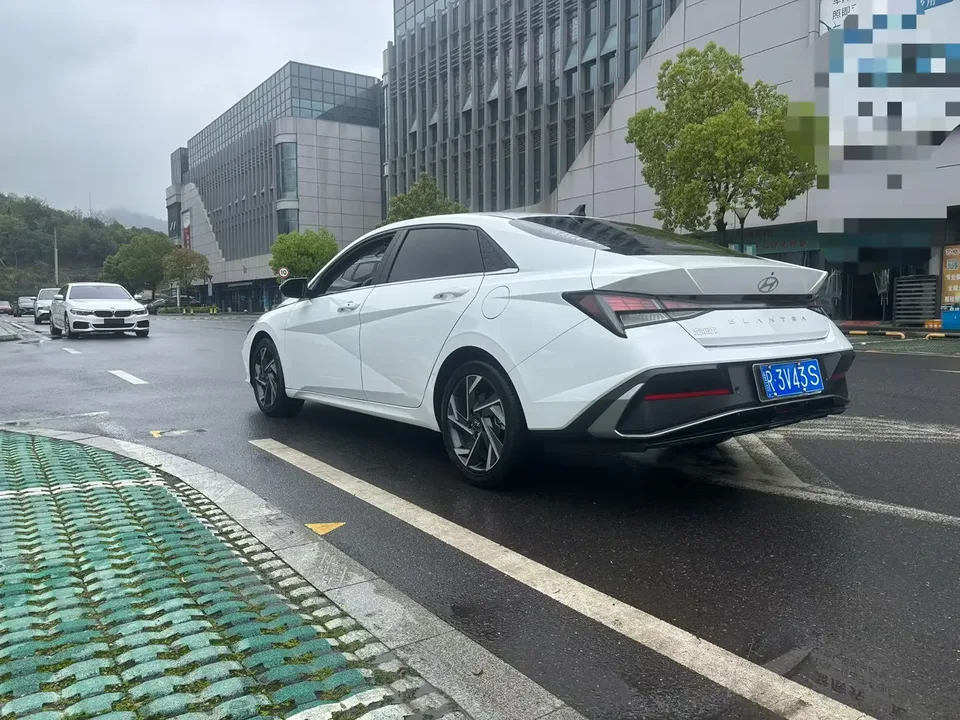 Hyundai Elantra Elantra 1.5L CVT GLX Elite Edition 2025 — thumbnail 4