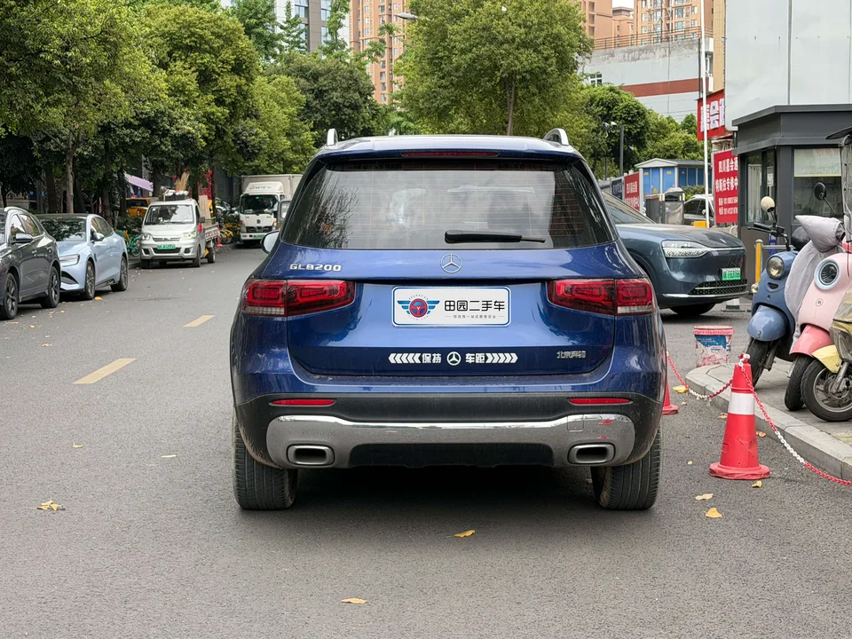 Mercedes-Benz GLB-Class second facelift GLB 200 dynamic version 2022 — миниатюра 2