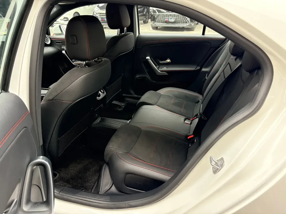 Mercedes-Benz Klasa A Mercedes Benz A Class 2024 Mercedes-Benz A-Class 2024 A 200 L Dynamic Edition 2025 — миниатюра 4