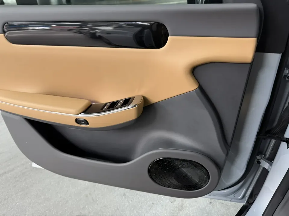 Leapmotor Zero running C01 Pure Electric 525 Premium Edition 2024 — миниатюра 5