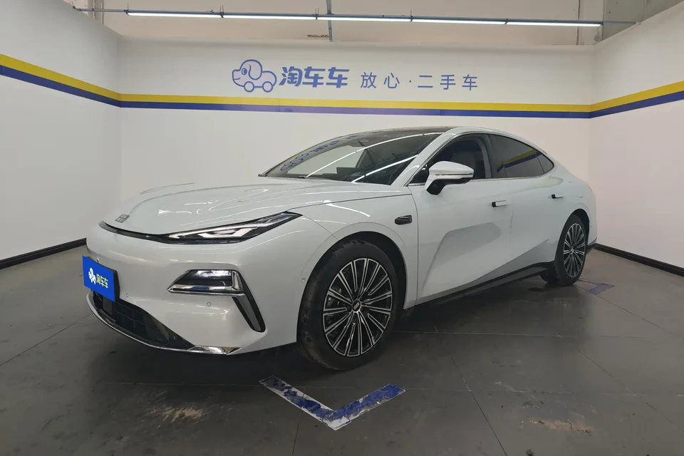 Geely Galaxy Star 8 PHEV 2025