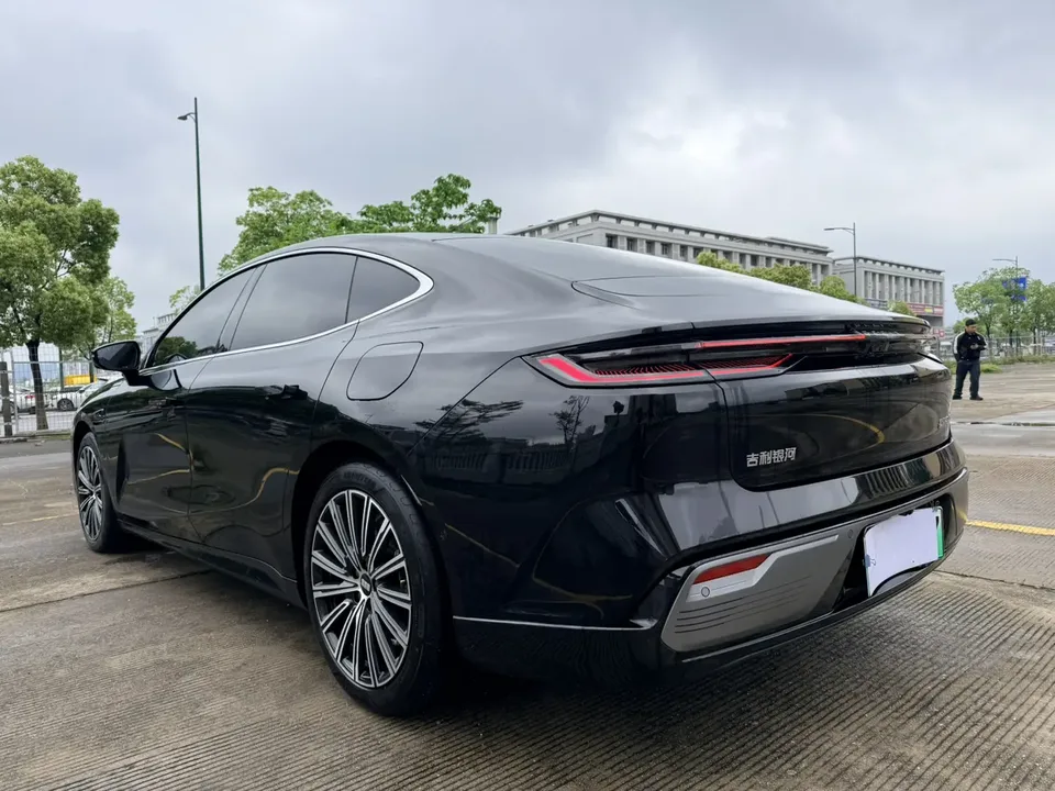Geely Galaxy Star 8 PHEV 130km EM-P Starship Edition 2025 — миниатюра 2