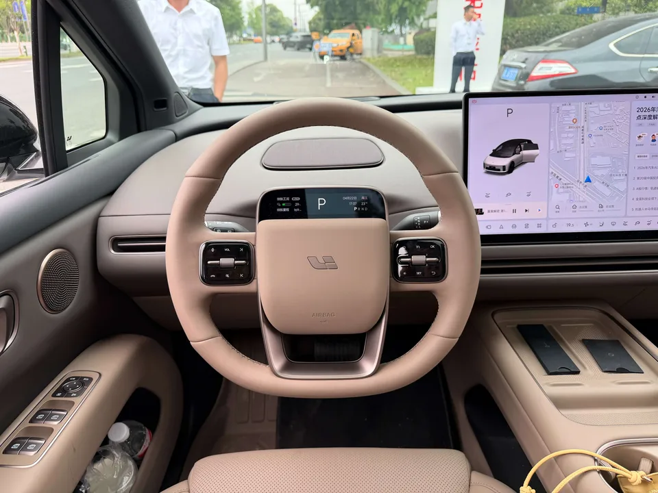 Li Ideal i6 Ideal i6 2025 Two-wheel drive standard version 2026 — thumbnail 3